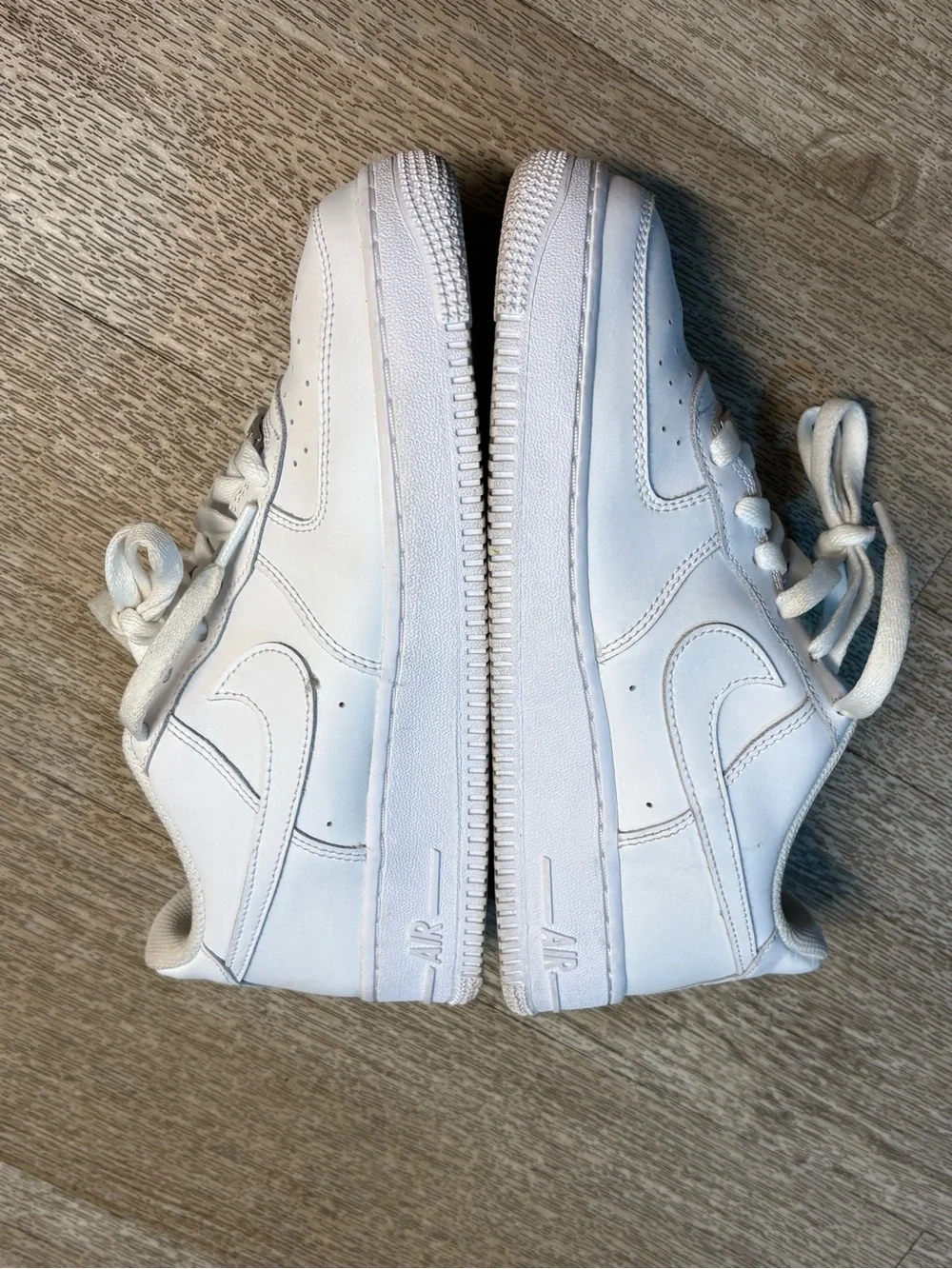 NIKE BIG KIDS WHITE AIR FORCE 1 SIZE 6.5Y